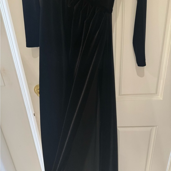 Nicole bakti off the shoulder velvet dress with high slit - Picture 2 of 3